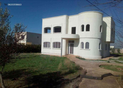 Villa de 2400 m2 à Fès Route d'Immouzere simi fine