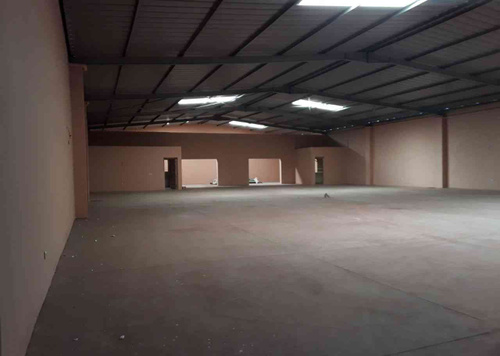 grand hangar a louer de 700m²