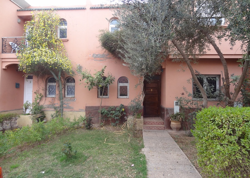 belle petite villa de 151 m² bien situé sur annakhil route de fes