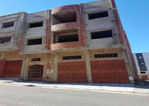 MAISON SEMI FINI AVEC 2 LOCAUX A TANJA BALIA