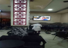 عمارة للبيع بها مقهى كبير