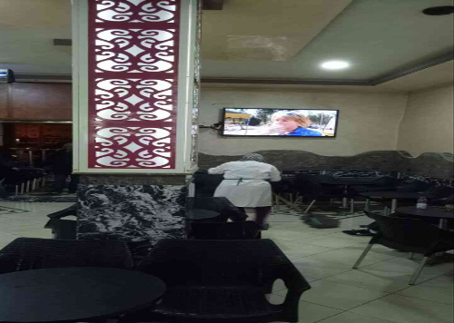 عمارة للبيع بها مقهى كبير