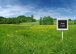 un lot de terrain commercial à vendre