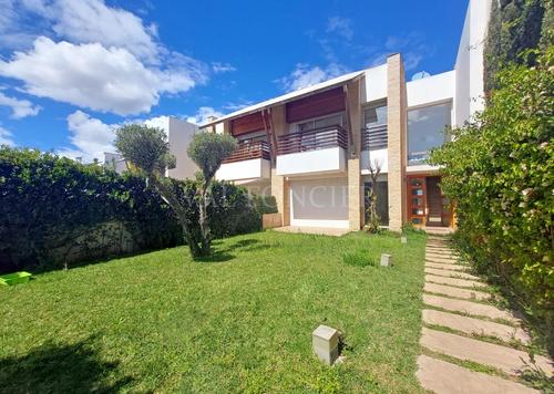 Villa - 3 pièces - 3 bathrooms for vendre in Bouskoura - Casablanca