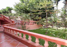 Un Joli Villa avec a Californie avec grand jardin