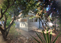 Coquette Villa plain pied à vendre ou à louer de 3 chambres avec terrasse , beau jardin très bien située dans un quartier résidentiel calme à moins de 10mn des plages - AGADIR