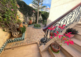 Villa à vendre de 247m² avec espace jardin et garage