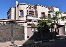 Moderne haut villa avec jardin,garage & terrasse