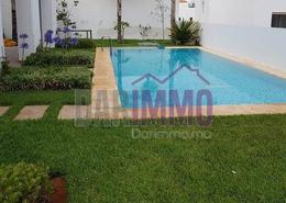 Villa neuve avec piscine et terrasse