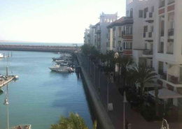 Appartement à vendre avec vue sur le port de plaisance