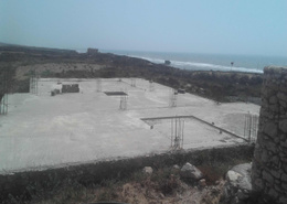 Terrain de 2000m2 pieds dans l'eau