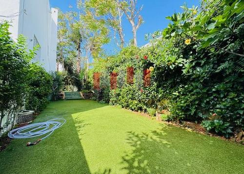 فيلا تجارية - 4 حمامات for vendre in عين الذئاب - الدار البيضاء