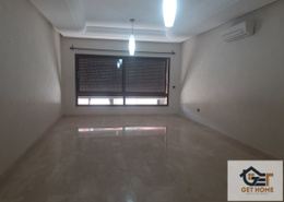 Appartement vide à la location de trois chambres